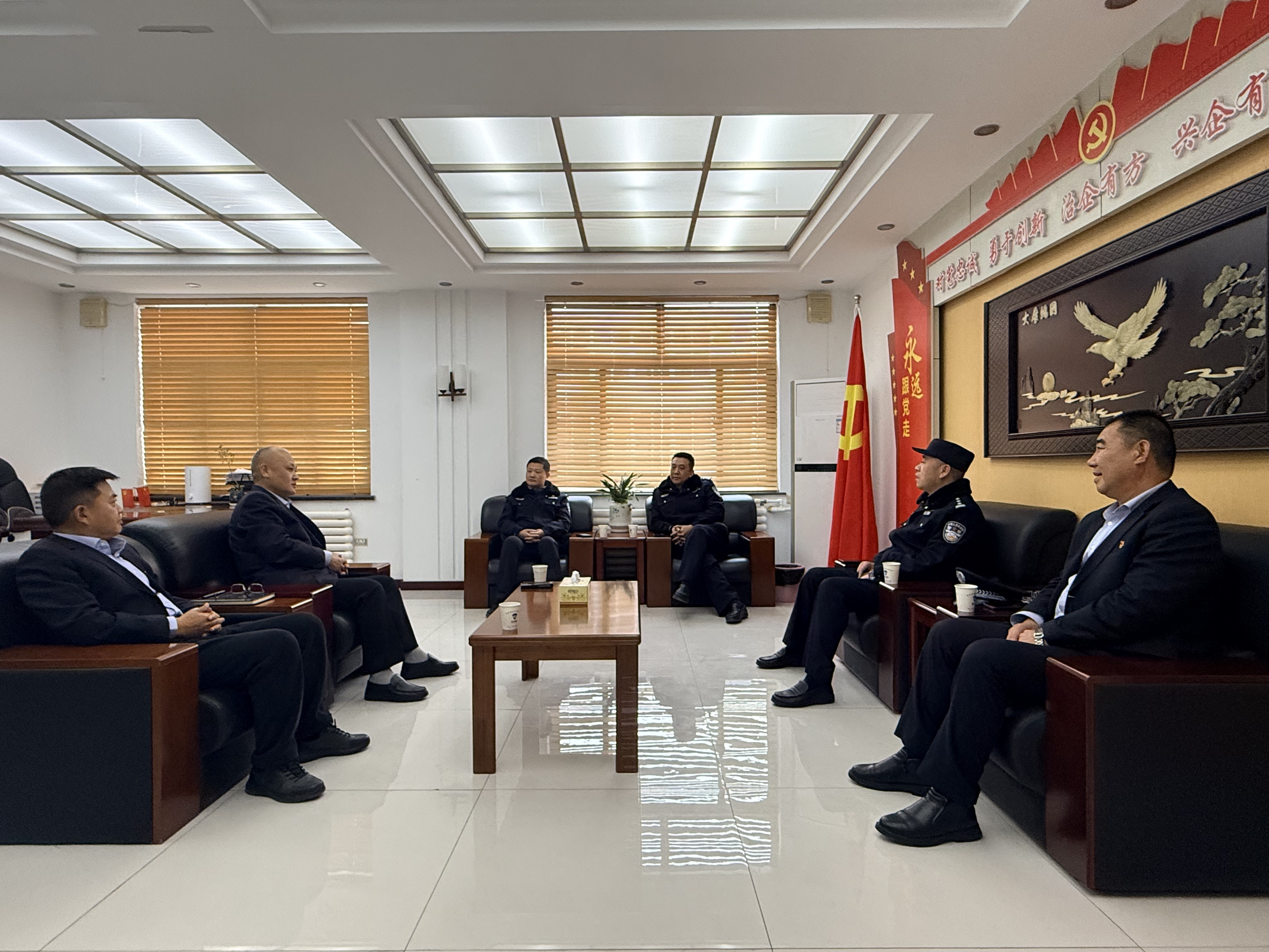 市公安局治安支隊(duì)領(lǐng)導(dǎo)蒞臨公司檢查指導(dǎo)工作